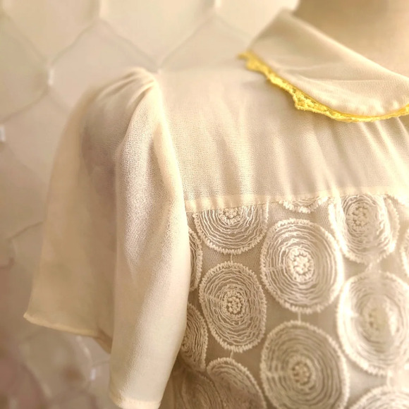 - Asos Blouse / Textured Embroidery / Ecru & Yellow / Size 2 - Picture 3 of 10